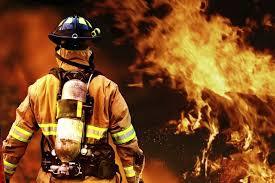 В защитной одежде используются огнестойкие ткани.
